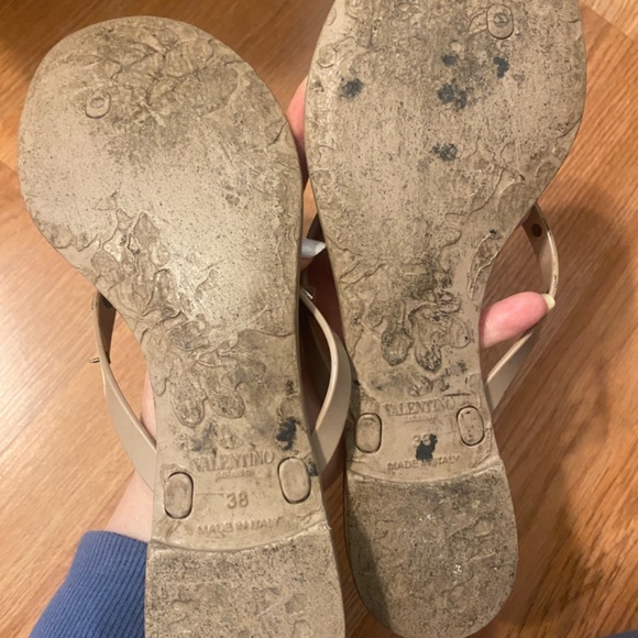 Valentino classic sandals in beige - Picture 4 of 5